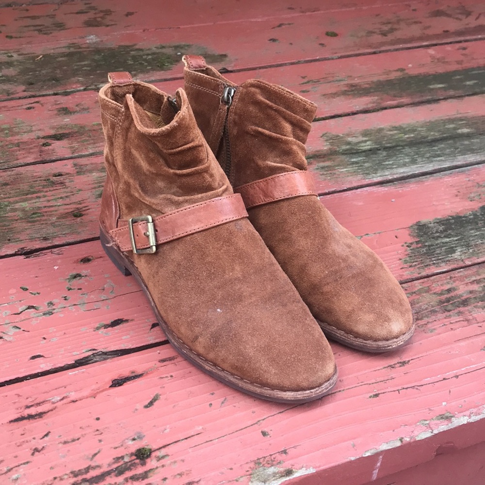 Suede leather Trask booties